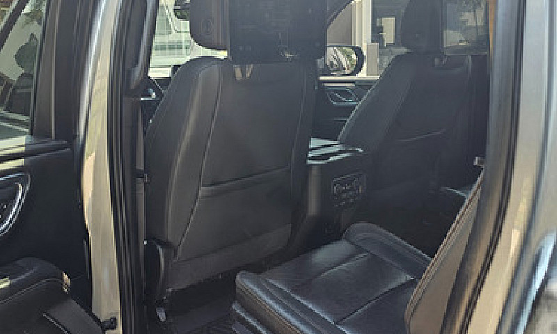 Chevrolet Suburban 6...