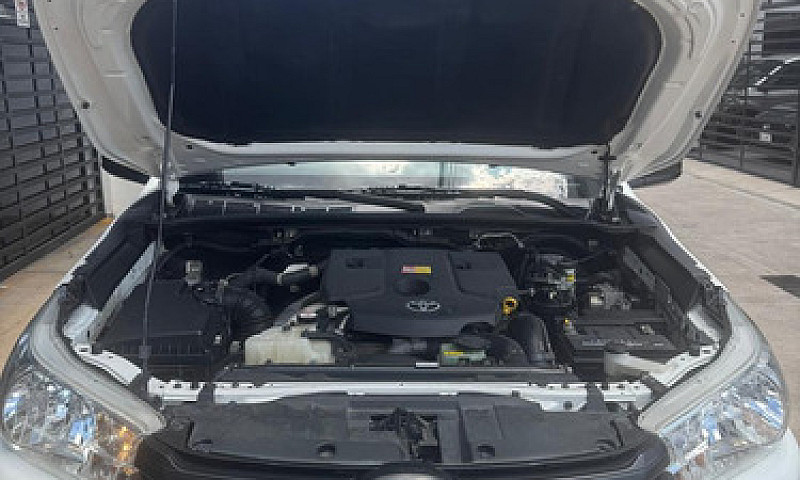 Toyota Hilux 2.8 Tdi...