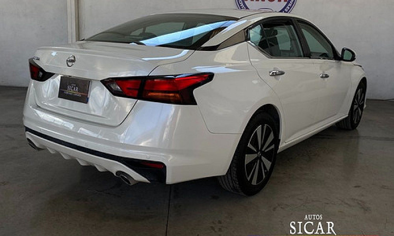 Nissan Altima 2020...