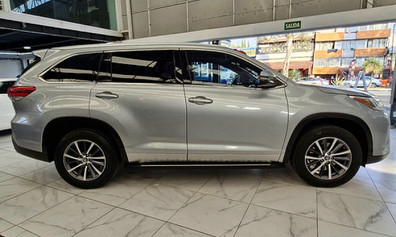 Toyota  Highlander  ...