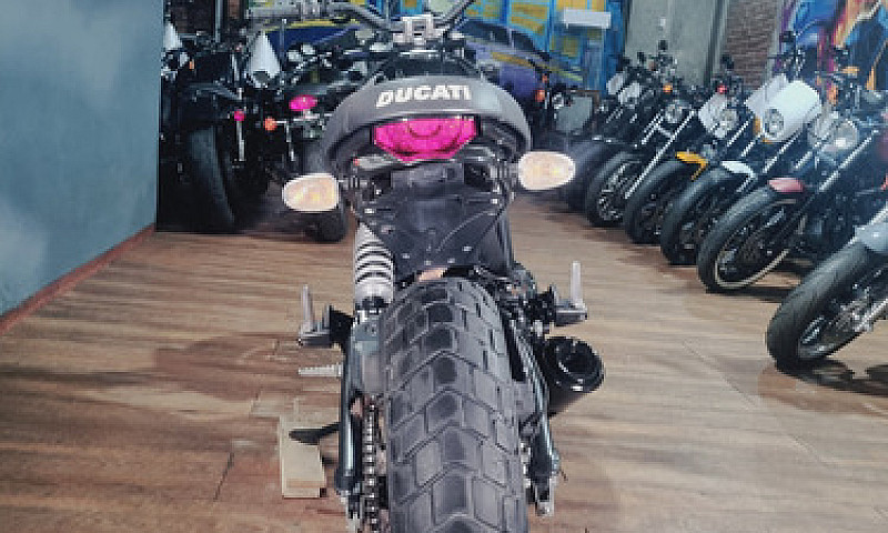 Ducati Scrambler Six...