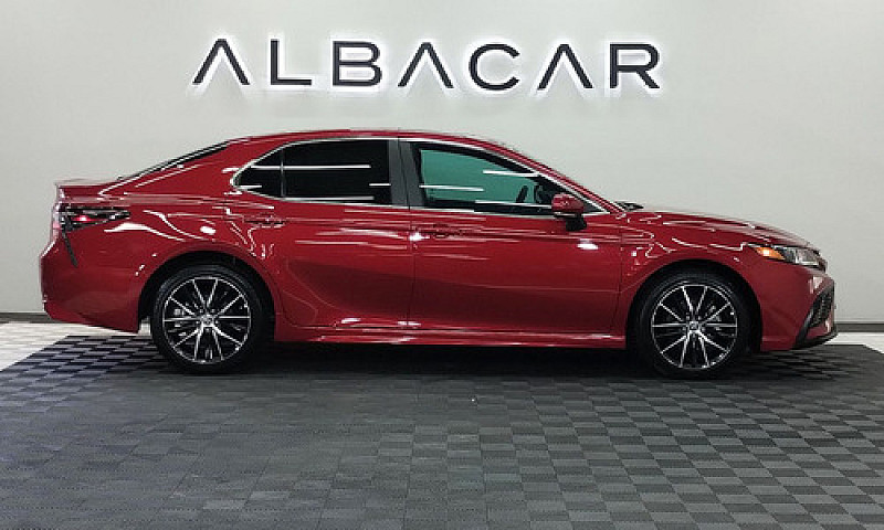 Toyota Camry 2023 2....