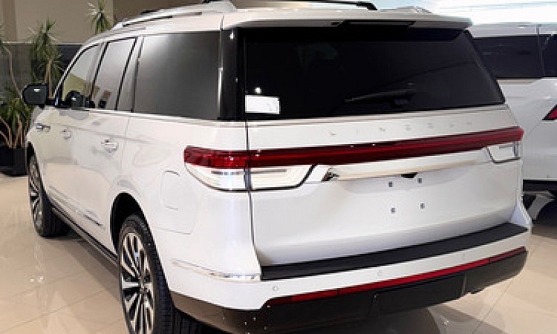 Lincoln Navigator Re...
