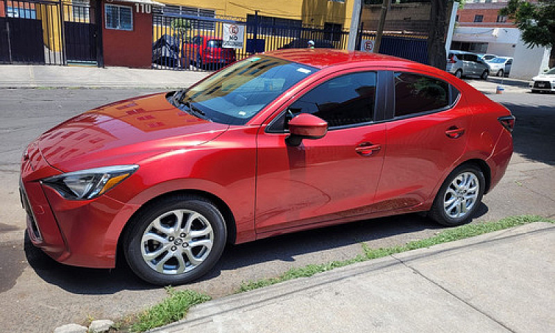 Toyota Yaris 1.5 R L...