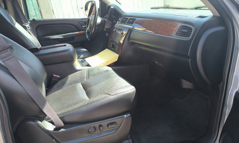 Chevrolet Suburban 5...