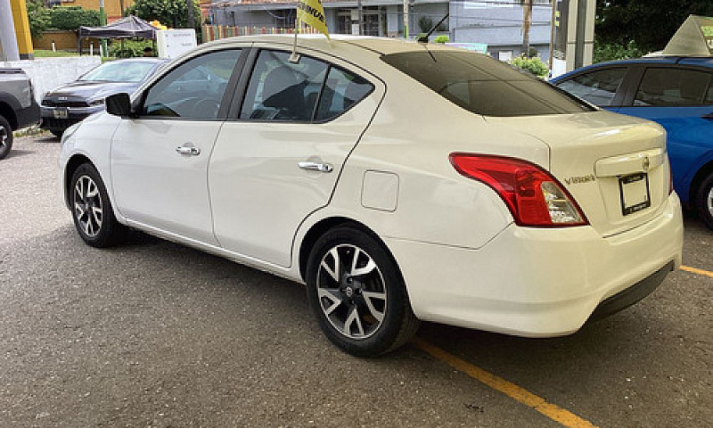 Nissan Versa 2017...