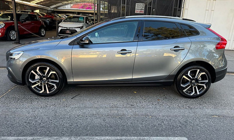 Volvo V40 2017...