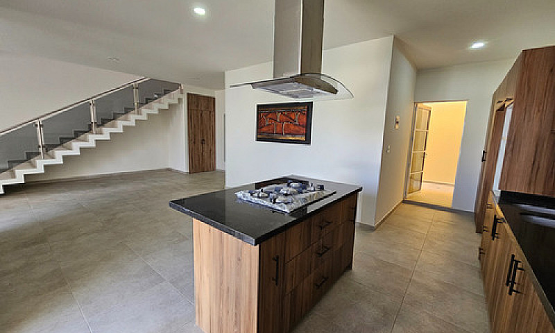 Casa Nueva Estilo Mi...