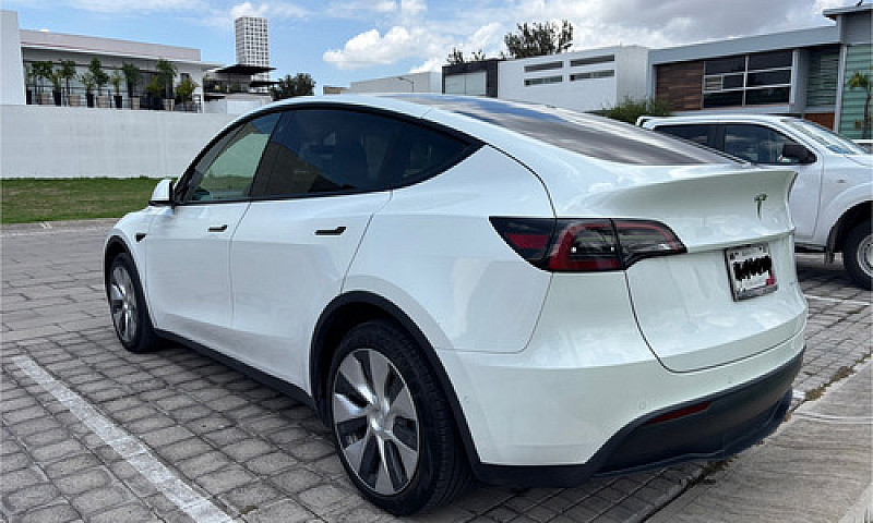 Tesla Model Y 2021 L...
