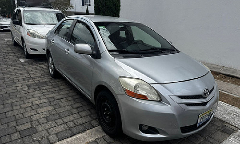 Toyota Yaris 1.5 Sed...