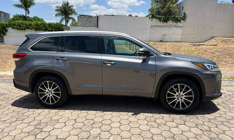 Toyota Highlander 3....
