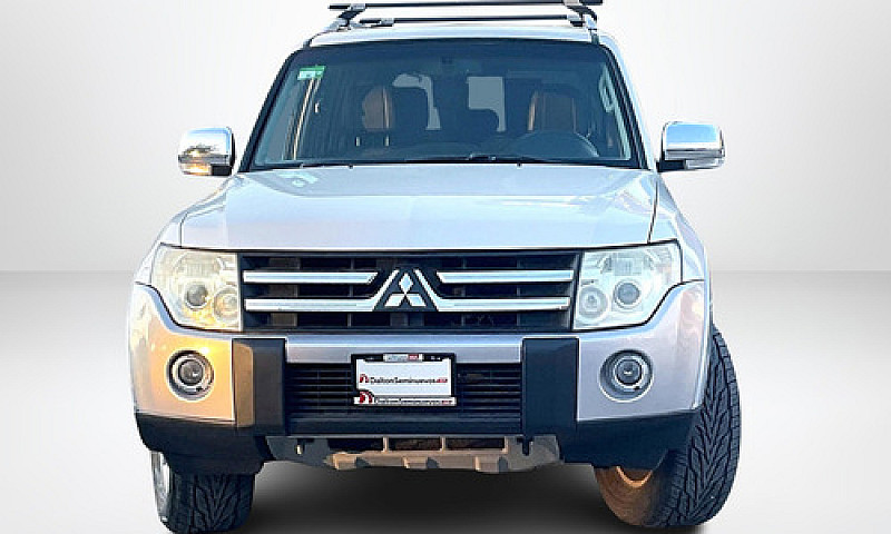 Mitsubishi Montero 2...