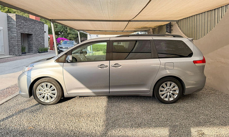 Toyota Sienna 2012...