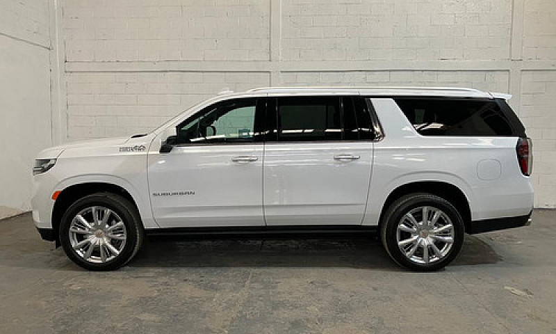Chevrolet Suburban 2...