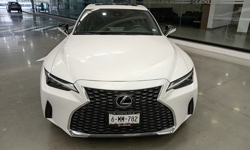 Lexus Is 2023...