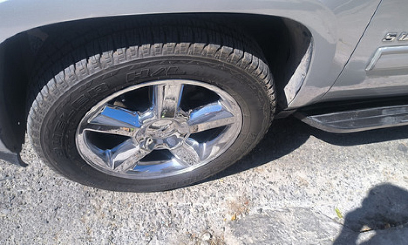 Chevrolet Suburban 5...