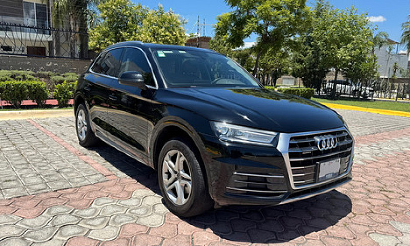 Audi Q5 2.0 L T Sele...