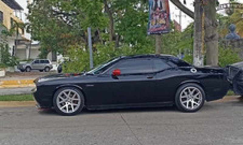Dodge Challenger 5.7...