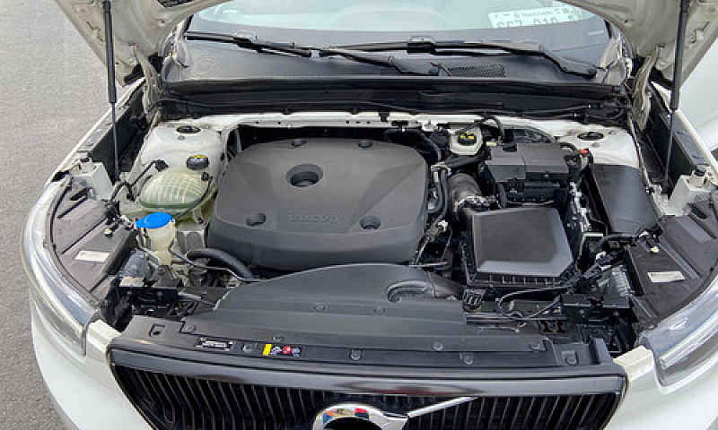 Volvo Xc 40 Momentun...