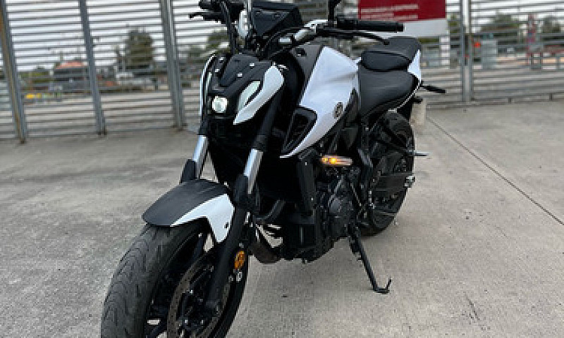 Yamaha Mt 07 2023...