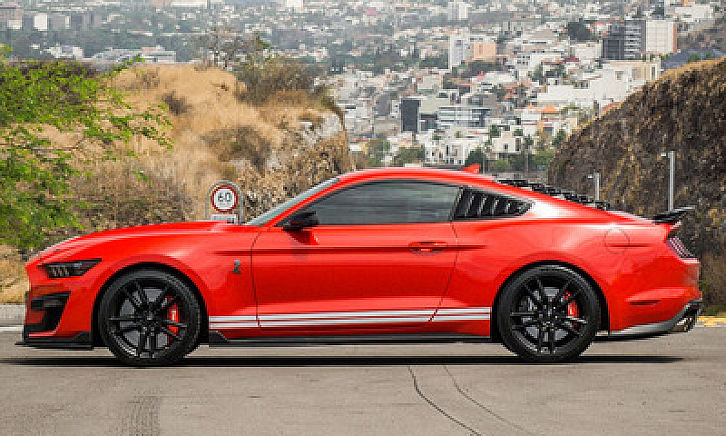 Ford Mustang 2021...