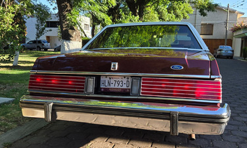 Ford Grand Marquis V...