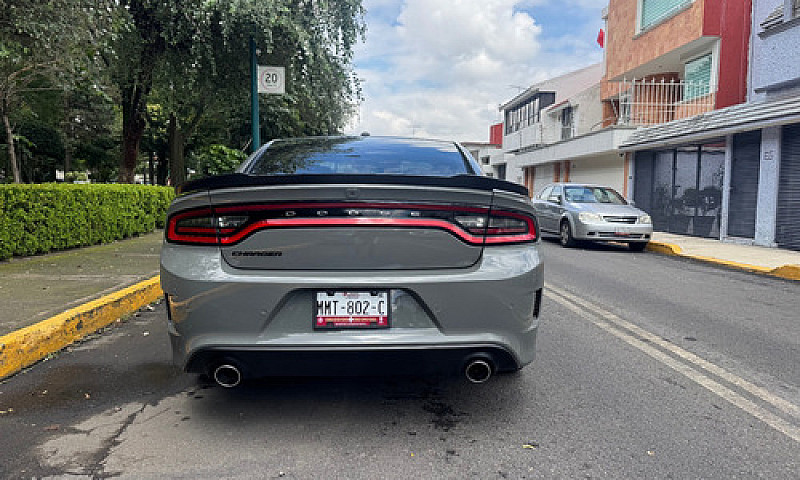 Dodge Charger 5.7 R-...