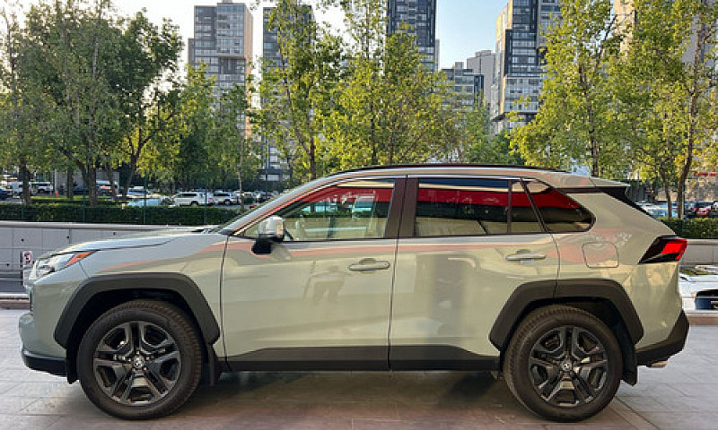 Toyota  Rav4  2023...