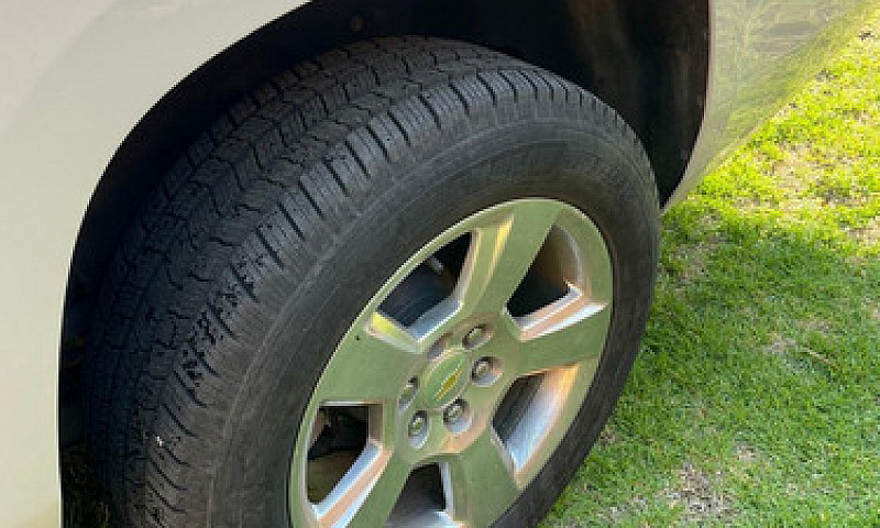 Chevrolet Suburban 5...