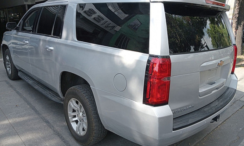Chevrolet Suburban 2...