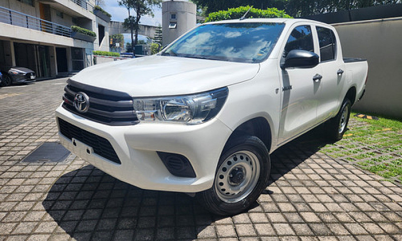 Toyota Hilux 2.8 Tdi...