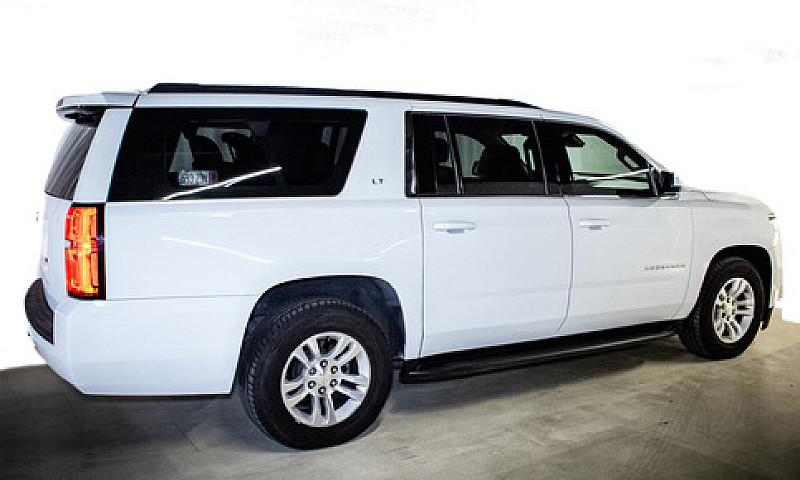 Chevrolet Suburban 2...