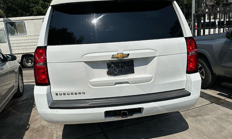 Chevrolet Suburban 5...