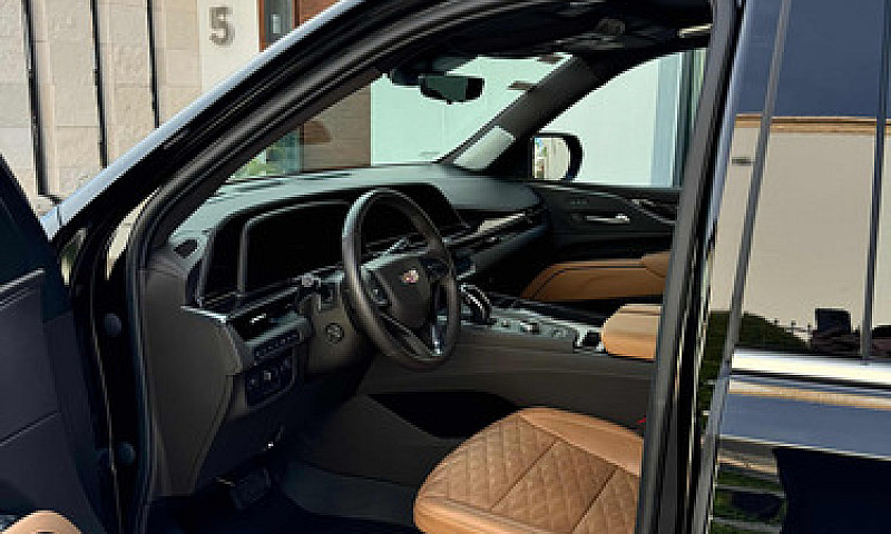 Cadilllac Escalade 1...