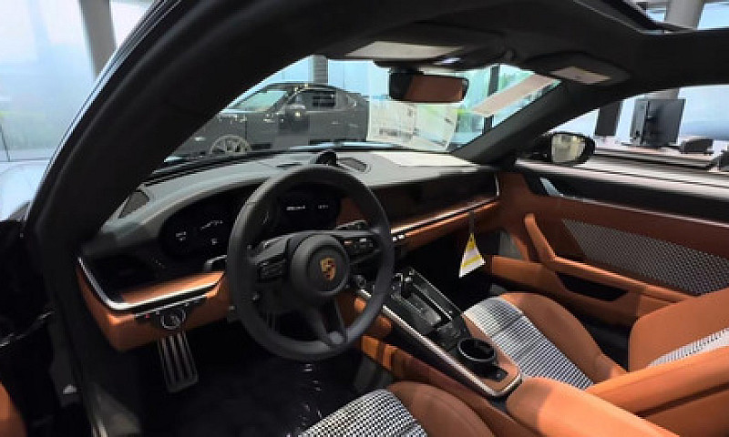 Porsche 911 Turbo S...
