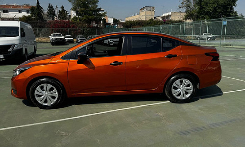Nissan Versa 2023...