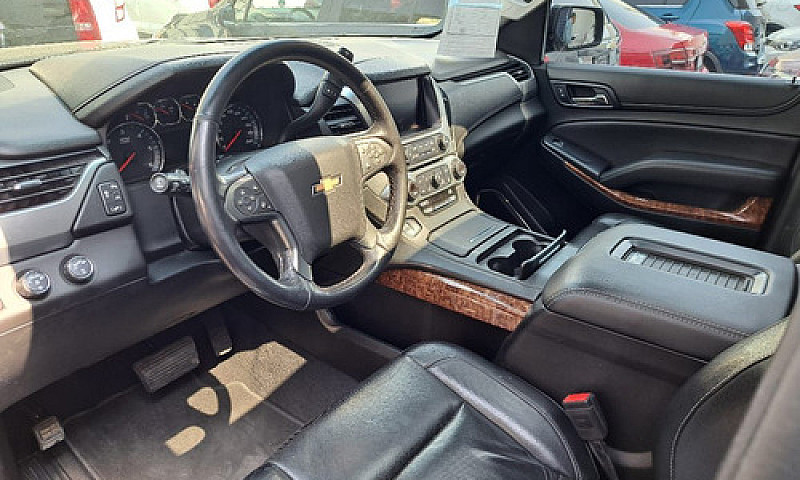 Chevrolet Suburban 2...