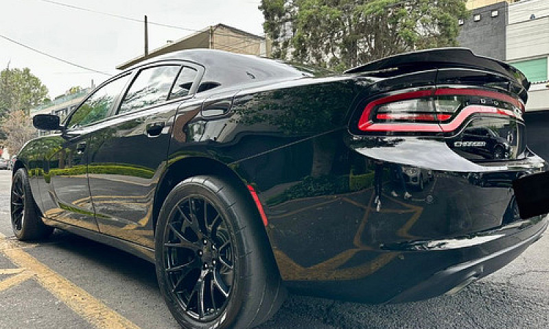 Dodge Charger 5.7 R-...