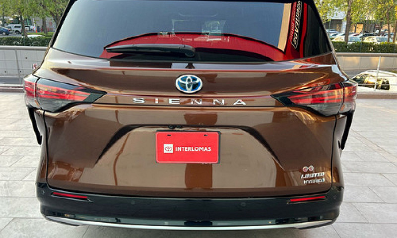 Toyota  Sienna  2022...