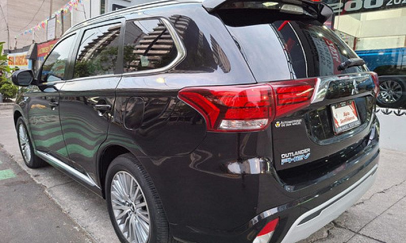 Mitsubishi Outlander...