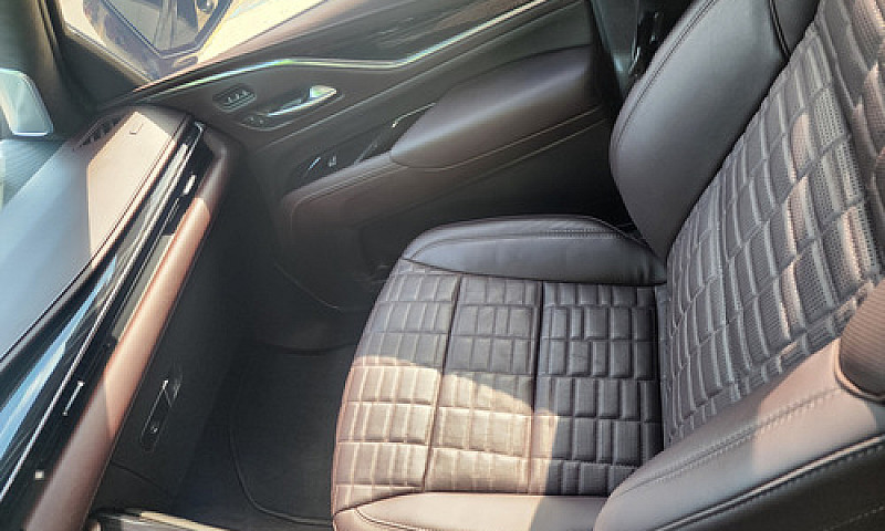 Cadillac Escalade-V ...