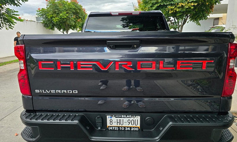 Chevrolet Silverado ...