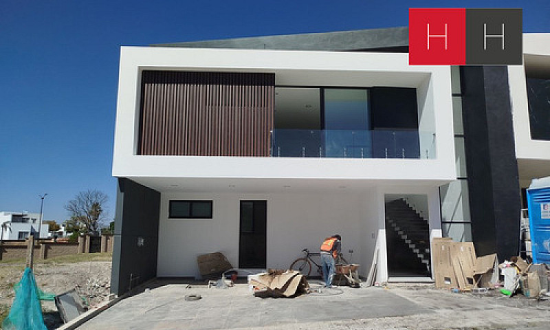 Casa En Venta En Lom...