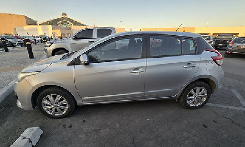 Toyota  Yaris  2017...