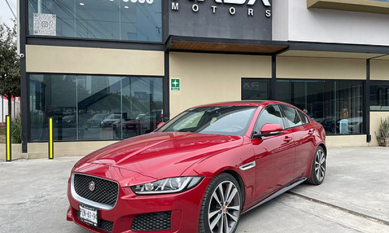 Jaguar Xe 2016...