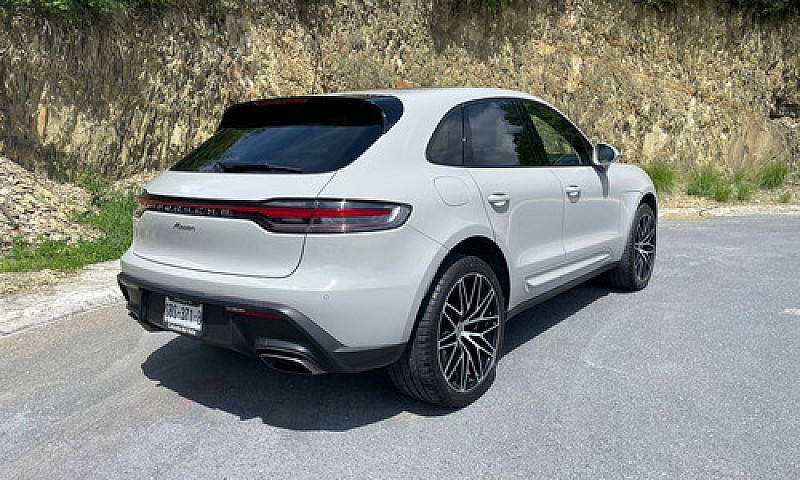 Porsche Macan Turbo ...