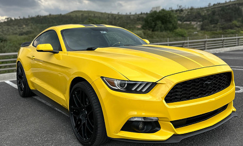 Ford Mustang 3.8 Cou...