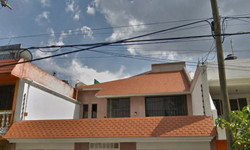 Casa En Venta, Ubica...