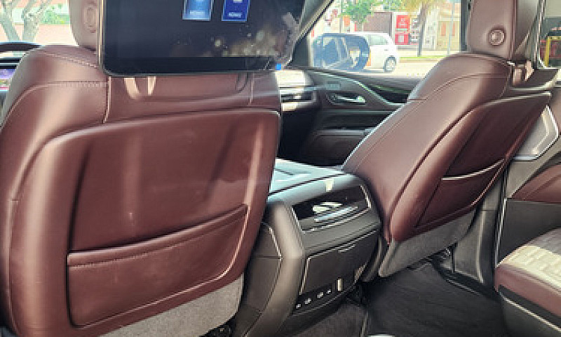 Cadillac Escalade-V ...