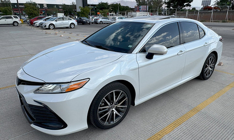 Toyota Camry Xle Nav...